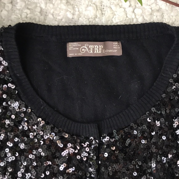 Gorgeous Sequinned Cardigan (Holiday Flare) - Picture 2 of 5